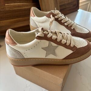 Mi,iM White and Taupe  Star Sneakers in size 7.5 . New still in box